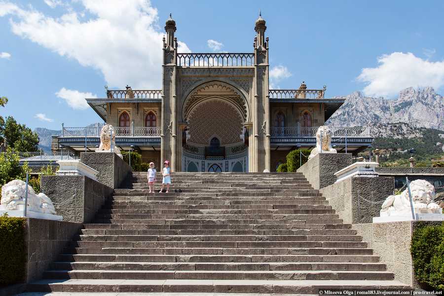 Достопримечательности алупки: воронцовские дворец и парк