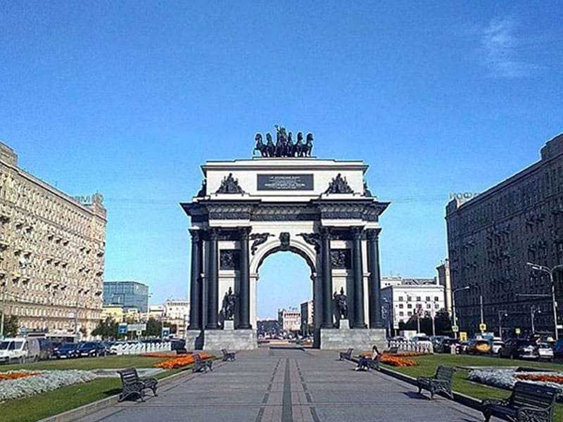 Триумфальная арка на кутузовском проспекте в москве: история, архитектура, фунциональность