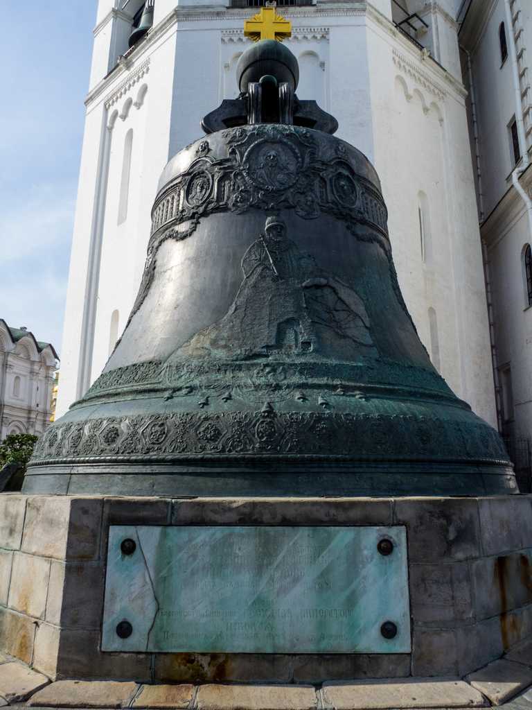 Царь-колокол в московском кремле
