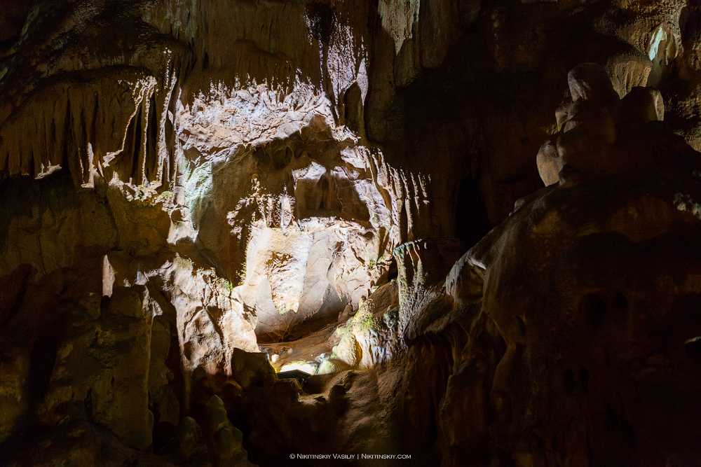 Зона отдыха сказочная долина красных пещер (кизил-коба)